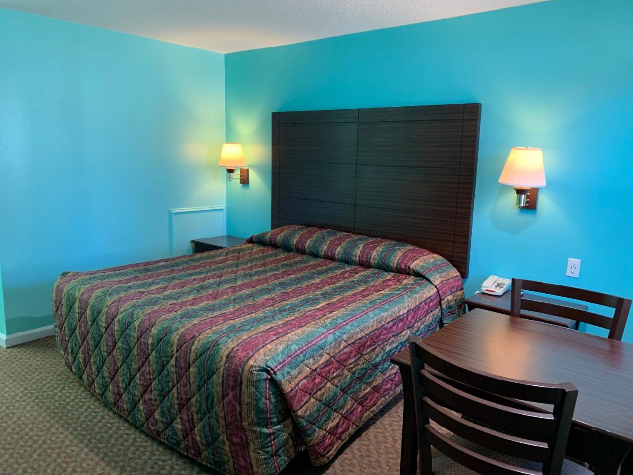 Scottish Inn - Клантон Экстерьер фото